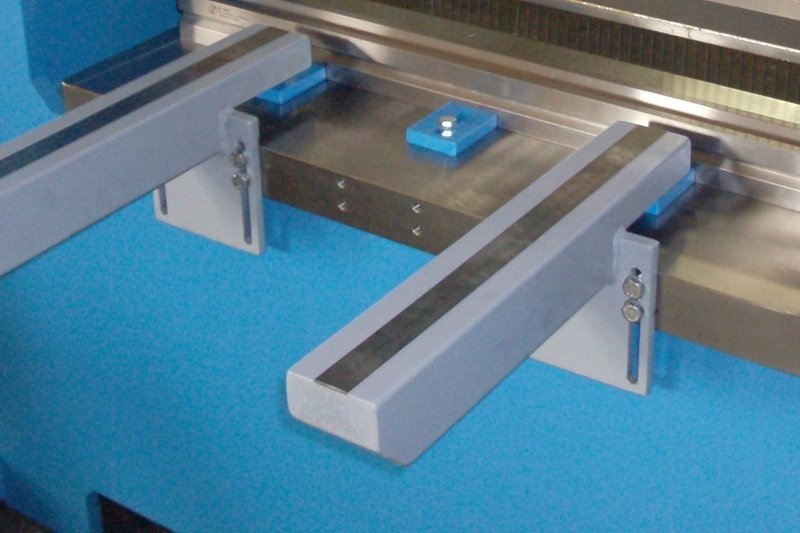 Pair of front supports